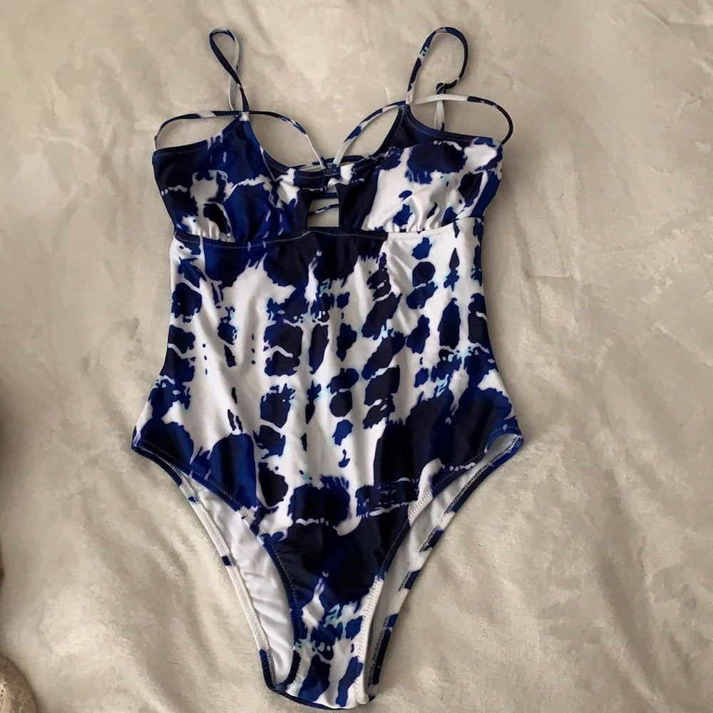 Cupshe blue & white tie dye bathing suit